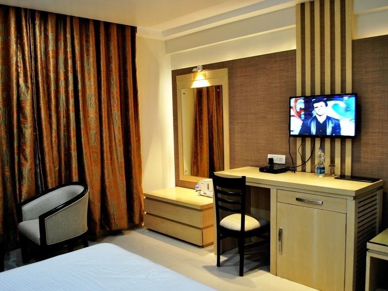 เดอะ แซฟไฟร์ แกรนด์ Hotel พาราณสี ภายนอก รูปภาพ