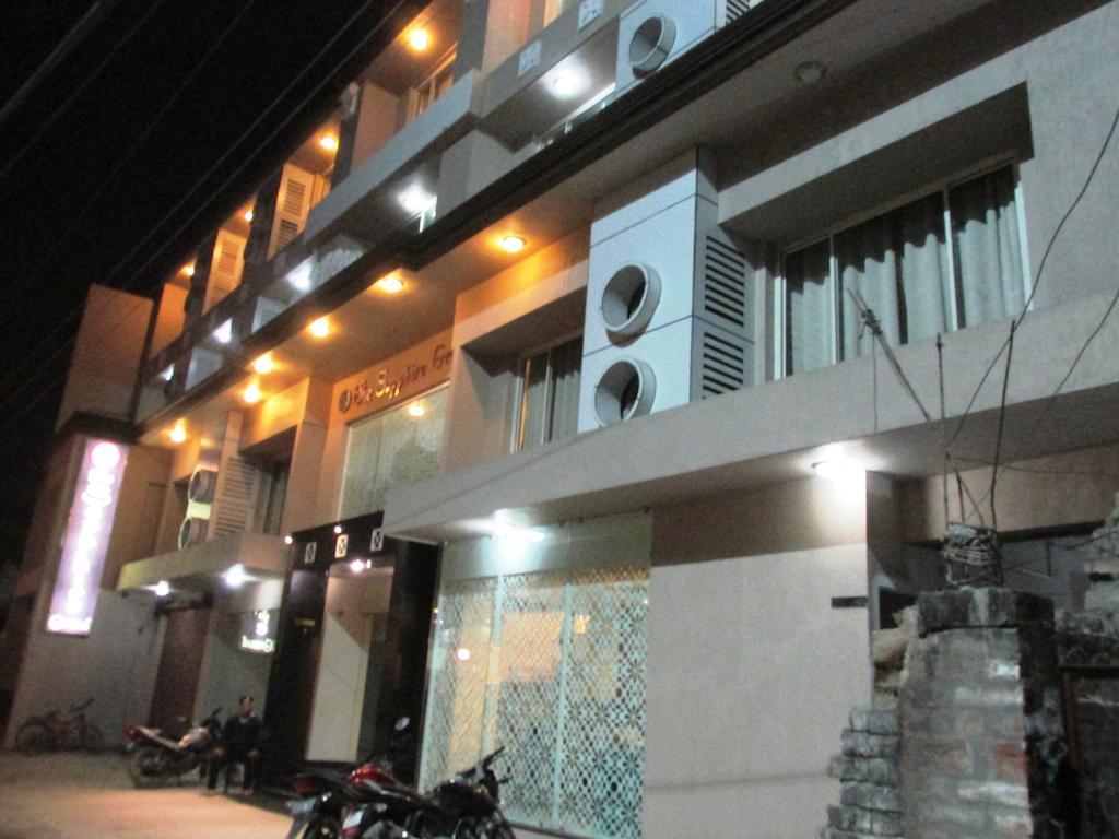 เดอะ แซฟไฟร์ แกรนด์ Hotel พาราณสี ภายนอก รูปภาพ