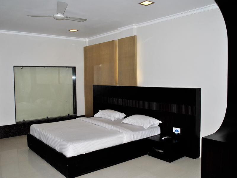 เดอะ แซฟไฟร์ แกรนด์ Hotel พาราณสี ภายนอก รูปภาพ